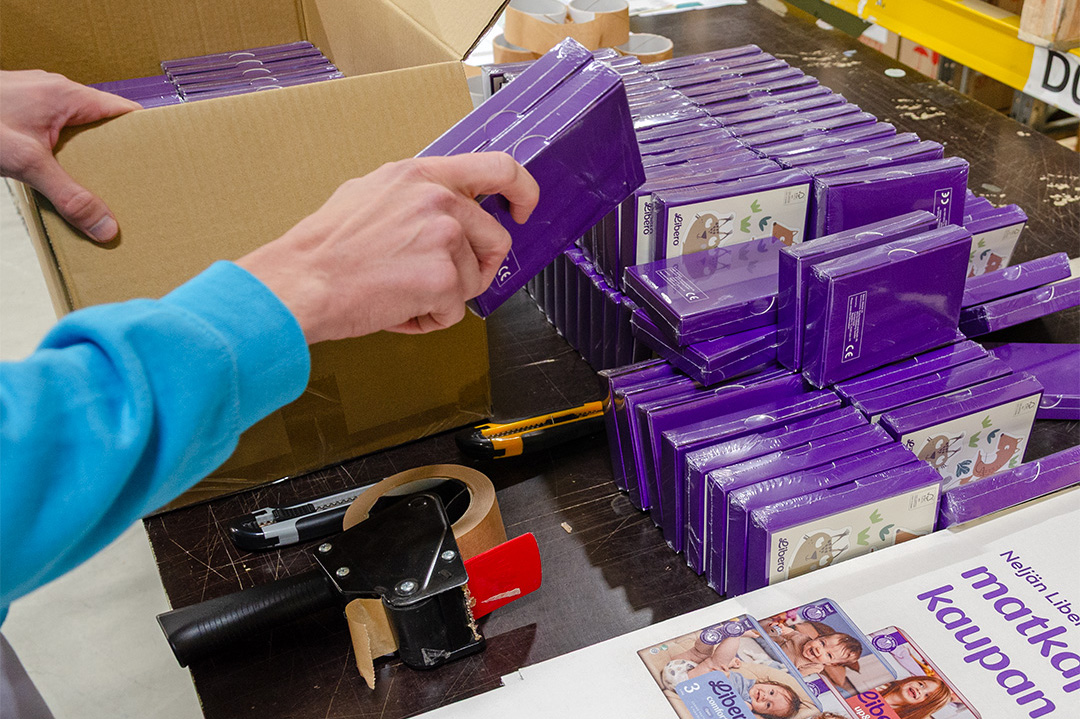 Re-packingPakkaamme tuotteesi pienempiin myyntieriin, tai aina valmiiksi myyntitelineisiin saakka