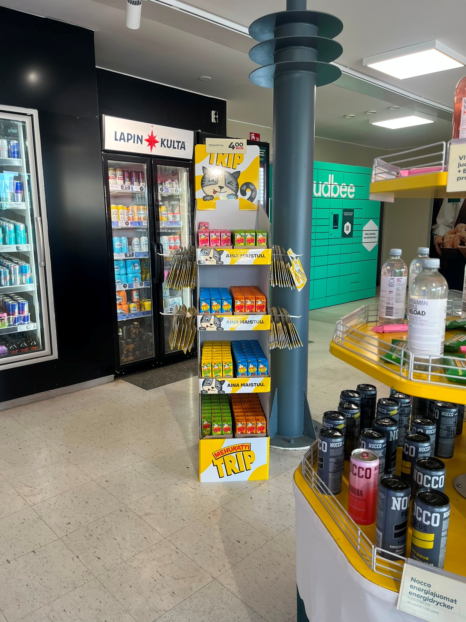 myyntiteline myymälässä osana POS-materiaalien hallintaa